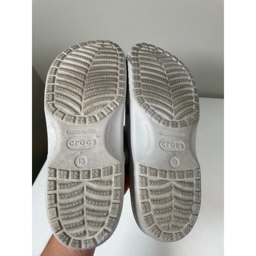 Crocs Classic Clog Men's Size 13 Light Gray Basketball Charms Jibbitz